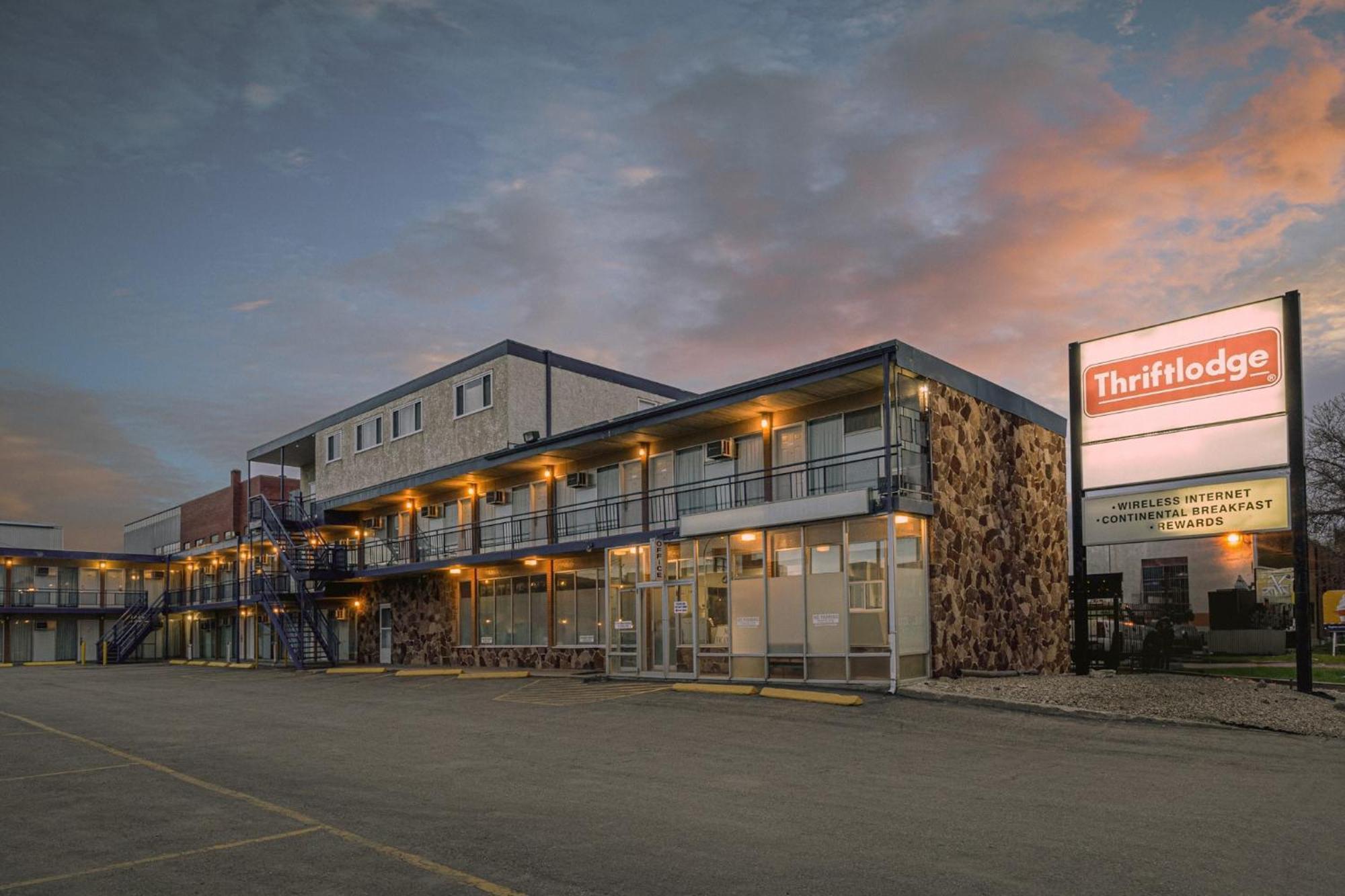 Thriftlodge By Wyndham Regina North Exterior photo